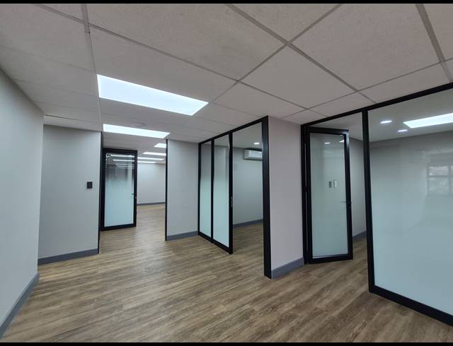 222M² OFFICE TO LET IN DUNKELD WEST